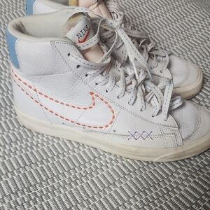 Nike White Sneakers with Purple Insole